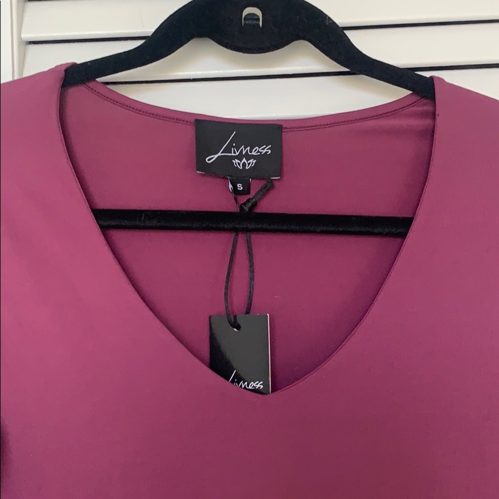 Smooth and soft basic blouse - Picture 3 of 5